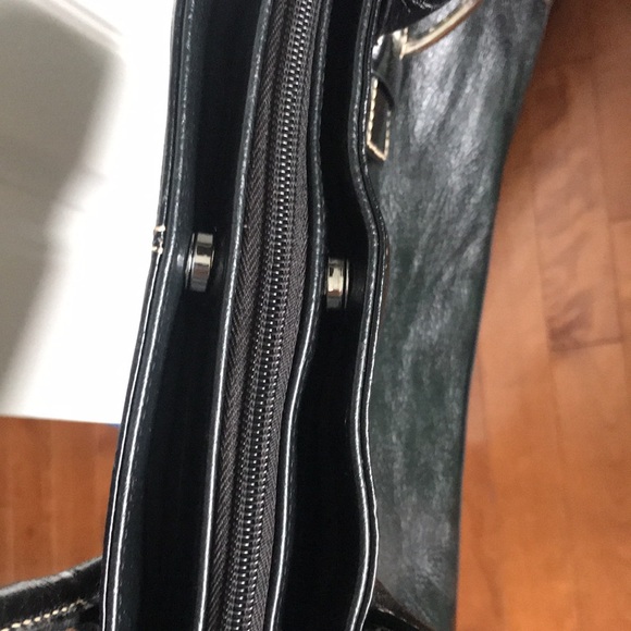 Franco Sarto classic black glossy leather purse - Picture 7 of 9